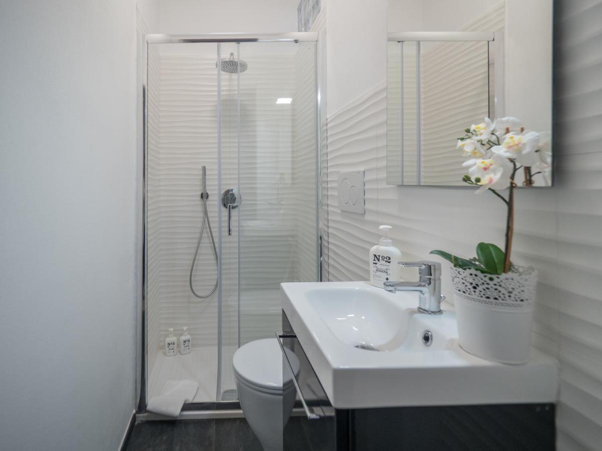 Recanissu Apartment With Balcony & Ac เวอนาซซา ภายนอก รูปภาพ